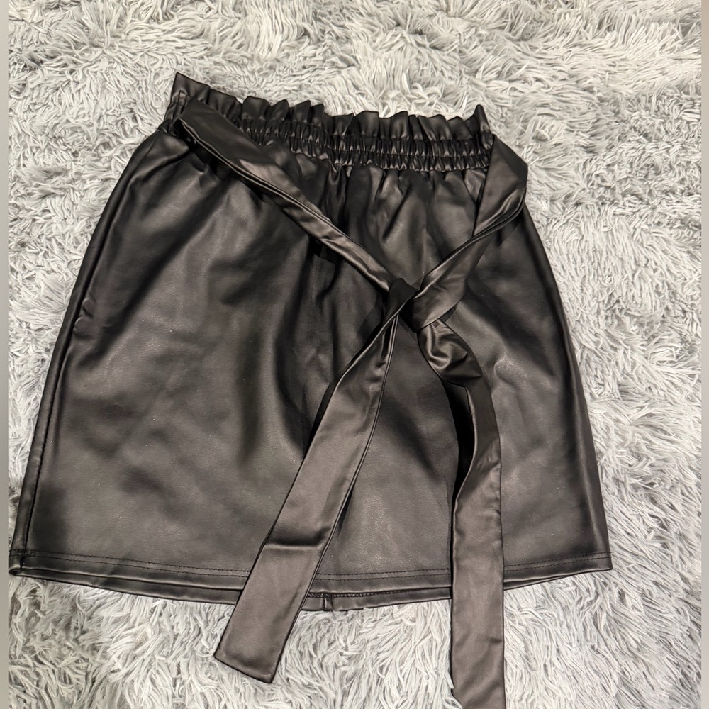 Windsor black leather skirt